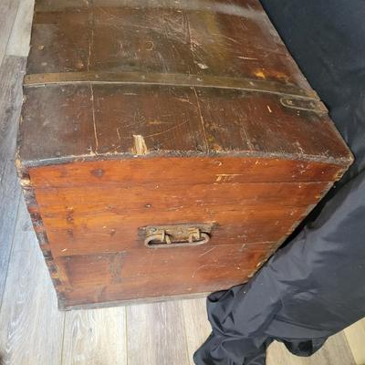 Large Wooden Trunk (DR-DW)