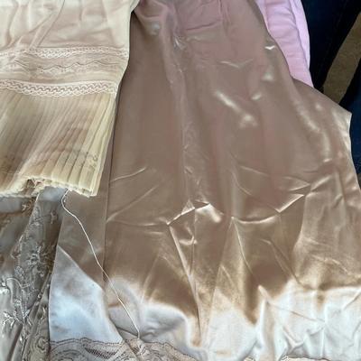 Lot of 4 Skirt slips 1/2 slips