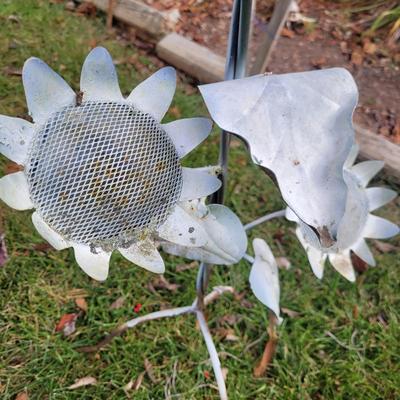 Metal and Glass Yard Art (Y-DW)