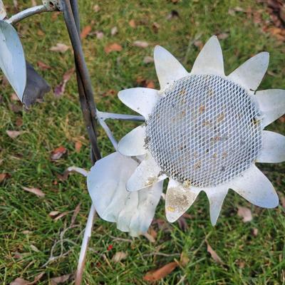 Metal and Glass Yard Art (Y-DW)