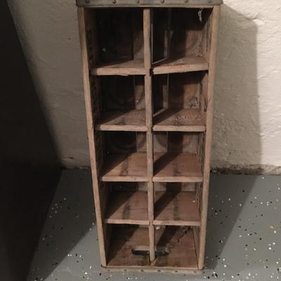 Vinage beverage crate