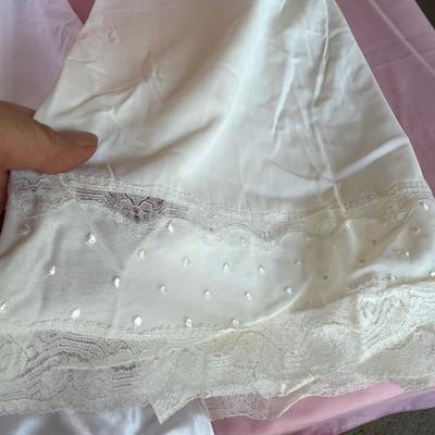 3 Skirt slips