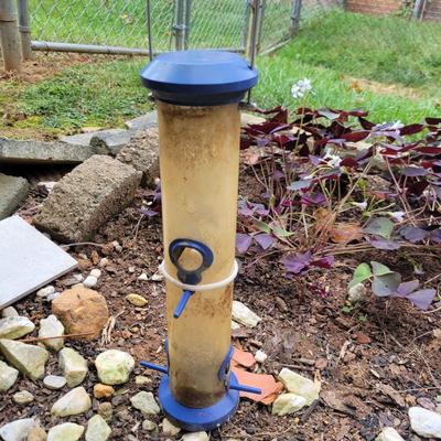 Birdhouses, Feeders and More (Y-DW)