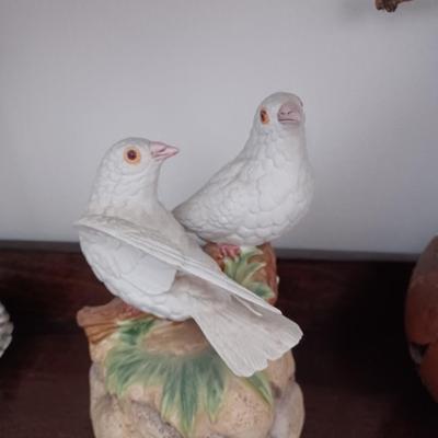 Vtg Gift World of Gorham Love Doves Ceramic Music Box Figurine