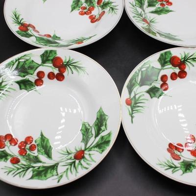 Everyday Gibson Holly Berry Set of Ceramic Plates