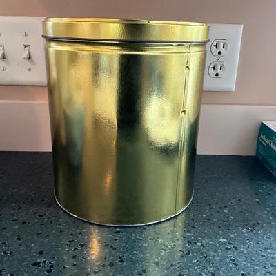 L1574 Vintage UTZ's Potato Chip Tin