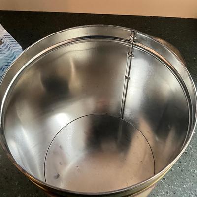 L1574 Vintage UTZ's Potato Chip Tin