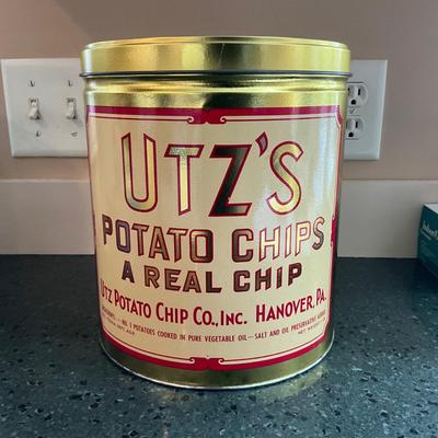 L1574 Vintage UTZ's Potato Chip Tin