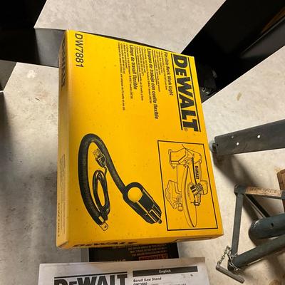 S1577 Dewalt 20" Scroll Saw with Flexible Work Light