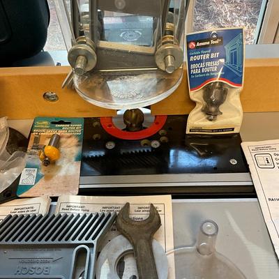 S1580 Bosch Router and Table with Attachments RA12OU