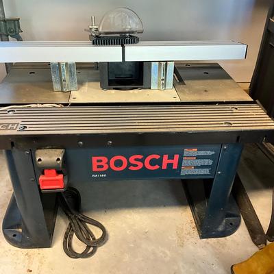 S1581 Bosch Router & Table with Attachments
