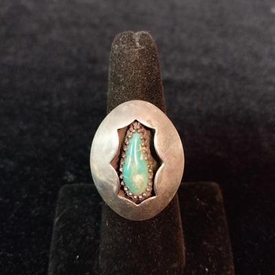 NATIVE AMERICAN STERLING AND TURQUOISE SHADOW BOX RING