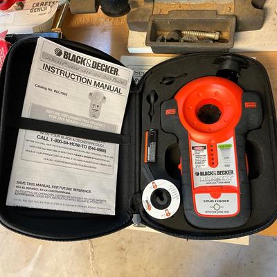 S1616 Black and Decker Bullseye Laser Level Stud Finder with Case