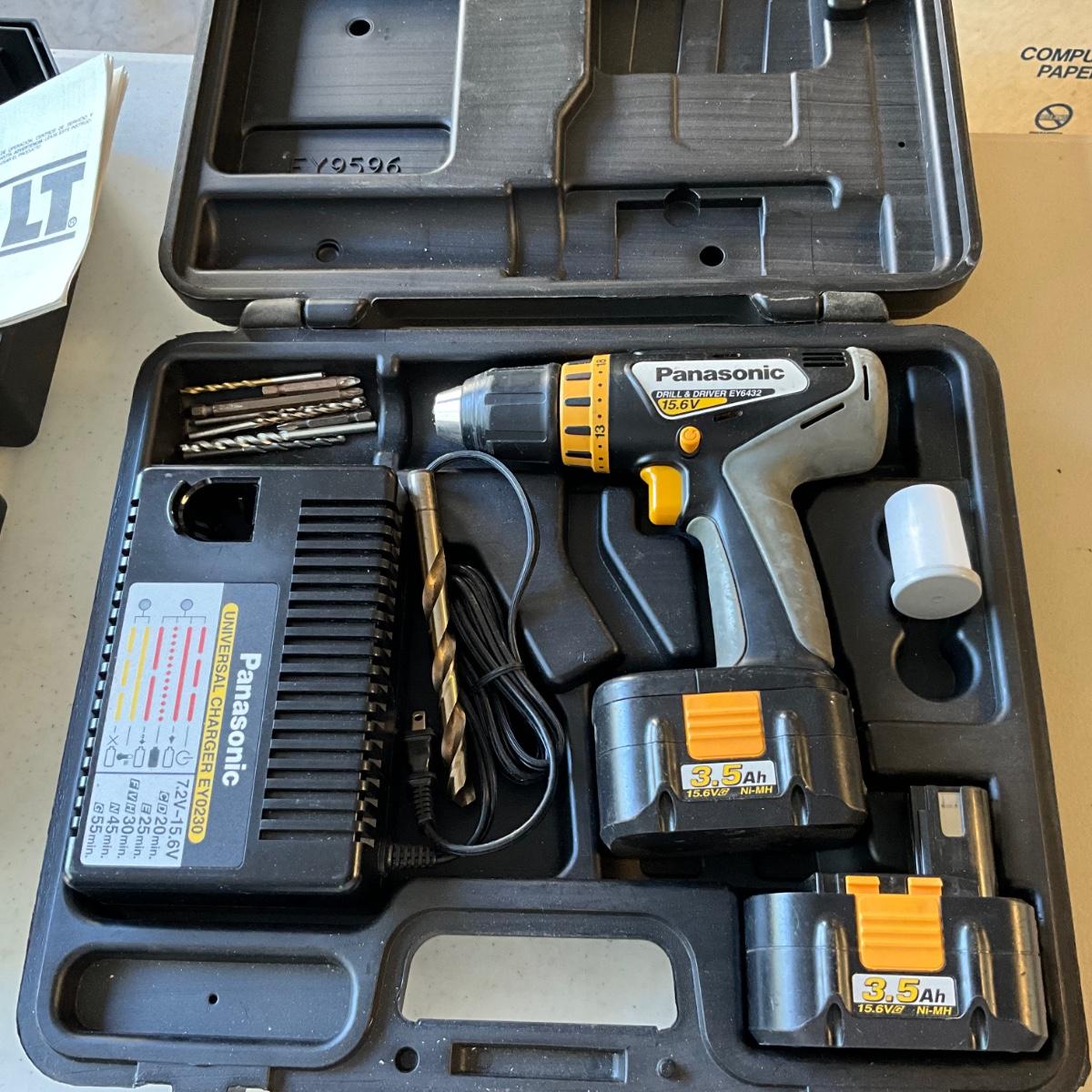 S1622 Panasonic Drill & Driver with Two Batteries and Charger
