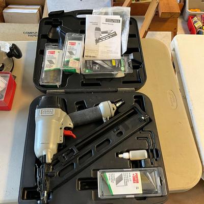 S1624 Porter Cable 15ga Finish Nailer Gun with Case and Nails