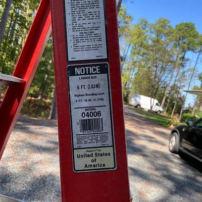 S1642 White Metal Fiberglass 6' Ladder