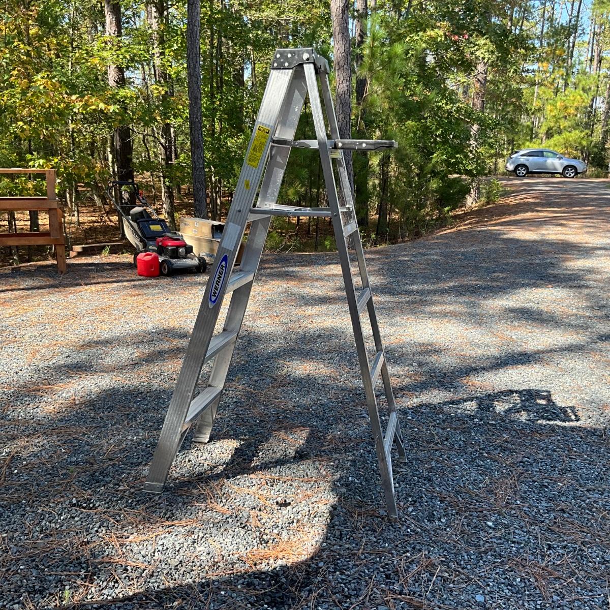 S1643 Werner Aluminum w/ Paint Tray Ladder