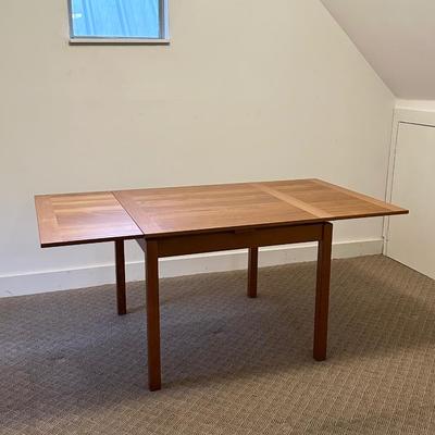 Scandinavian Extendable Side Leaf Solid Wood Table