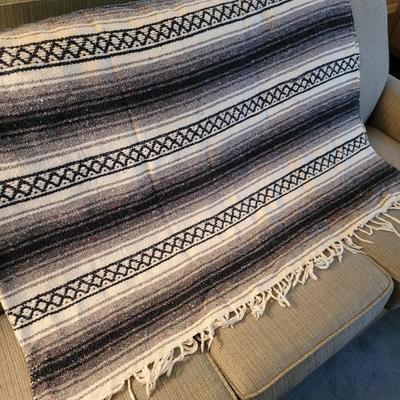 Pair of Woven Blankets (D-DR)