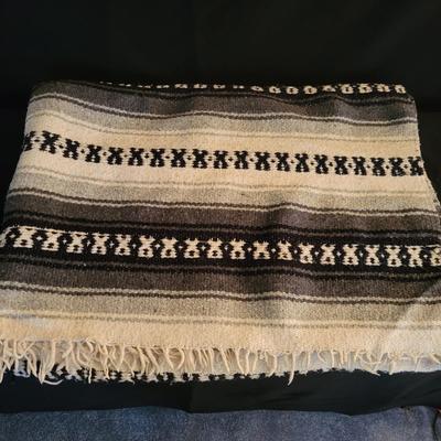 Pair of Woven Blankets (D-DR)