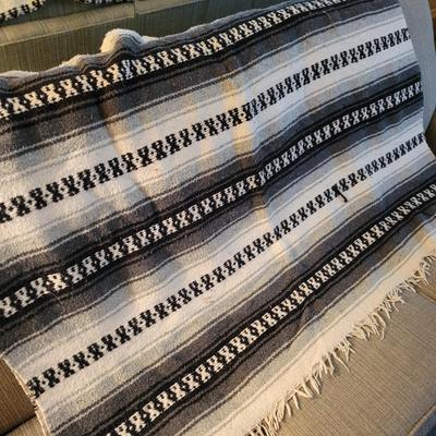 Pair of Woven Blankets (D-DR)