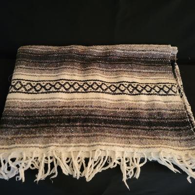 Pair of Woven Blankets (D-DR)
