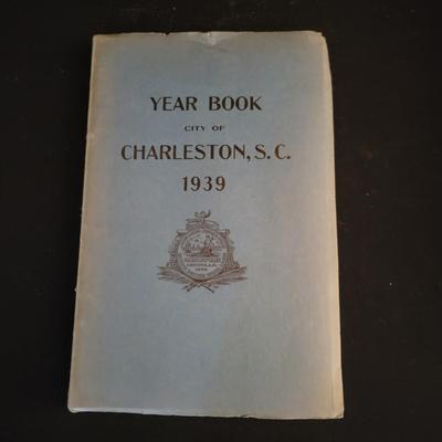 Assortment of Books on Charleston and the Deep South (D-DW)