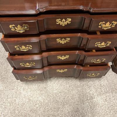 Ethan Allen Georgian Style Bachelor Chest of Drawers (B1-MG)