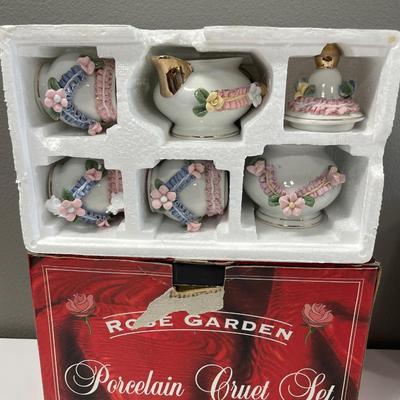 Rose Garden Porcelain Set