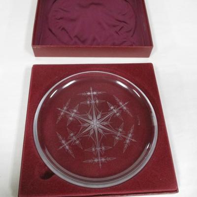 The 1977 Franklin Crystal Plate - Snowflake by Peter Yenawine