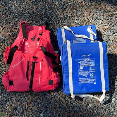 S1676 Two XL Zeratty and Two STEARNS Life Preservers