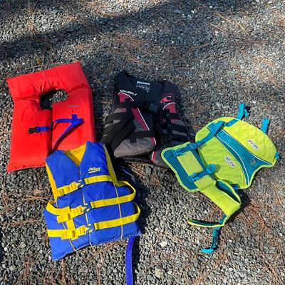S1677 STEARNS Kids and Dog Life Preservers