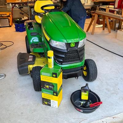 S1682 John Deere Accel 42" deep X350 18.5hp Riding Mower ONLY 30 HOURS!!!