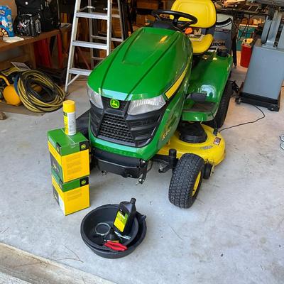S1682 John Deere Accel 42" deep X350 18.5hp Riding Mower ONLY 30 HOURS!!!
