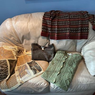 MR1698 Lot of 4 Ladies Wool Orvis Sweaters Sz Small Med.