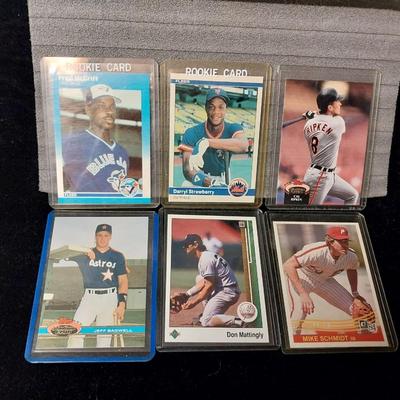 COLLECTABLE BASEBALL CARDS IN PROTECTIVE SLEEVES
