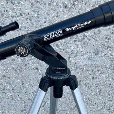 Telescope and Tripod StarFinder by Meade