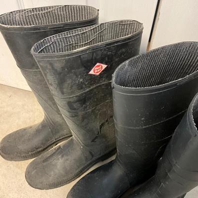 S1719 Two Rain Jackets Helly Hanson @ Grunden Go Fish with 2 pairs of Rainboots