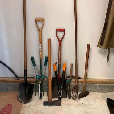 S1727 Large Lot of Garden Tools 10pc.