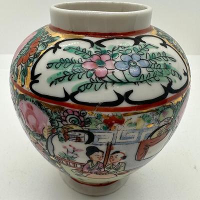 HEIGHT IMPORTS Japanese Hand Decorated Porcelain Pieces (4)