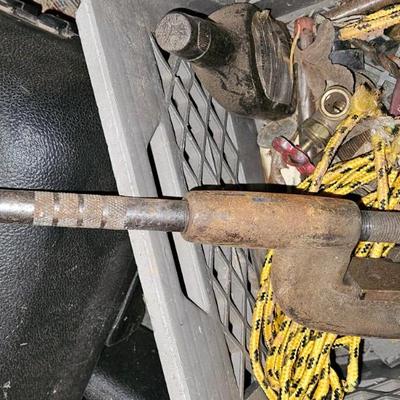 Pipe cutter