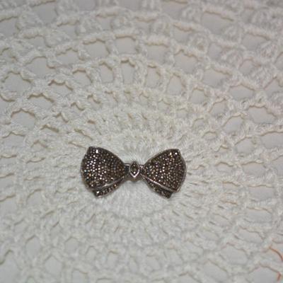 925 Sterling & Marcasite Bow Pin 2.6g
