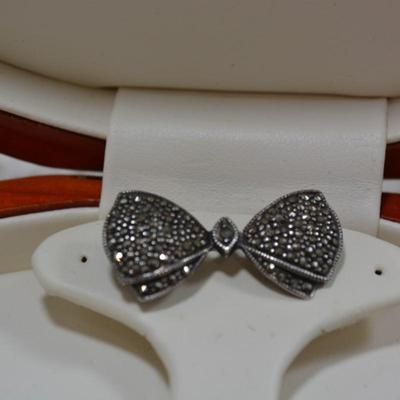 925 Sterling & Marcasite Bow Pin 2.6g