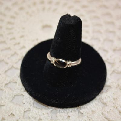 925 Sterling & Onyx Ring Size 8 2.4g