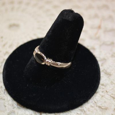 925 Sterling & Onyx Ring Size 8 2.4g
