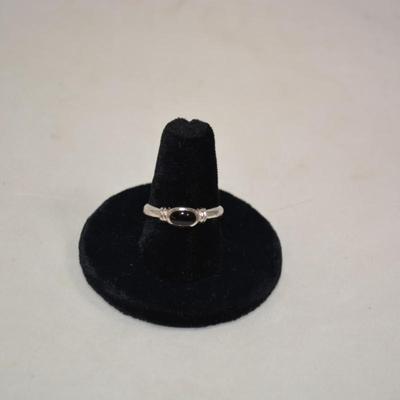 925 Sterling & Onyx Ring Size 8 2.4g