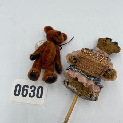 Boydâ€™s bear-bear & plant pick