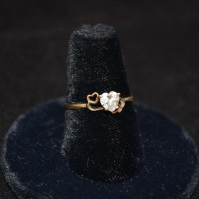 10K Cubic Zirconium Heart Ring Size 6 1,.5g