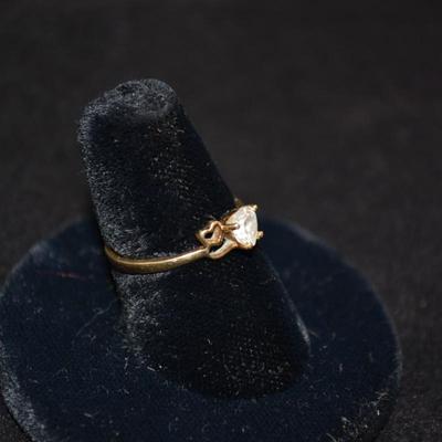 10K Cubic Zirconium Heart Ring Size 6 1,.5g
