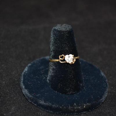 10K Cubic Zirconium Heart Ring Size 6 1,.5g